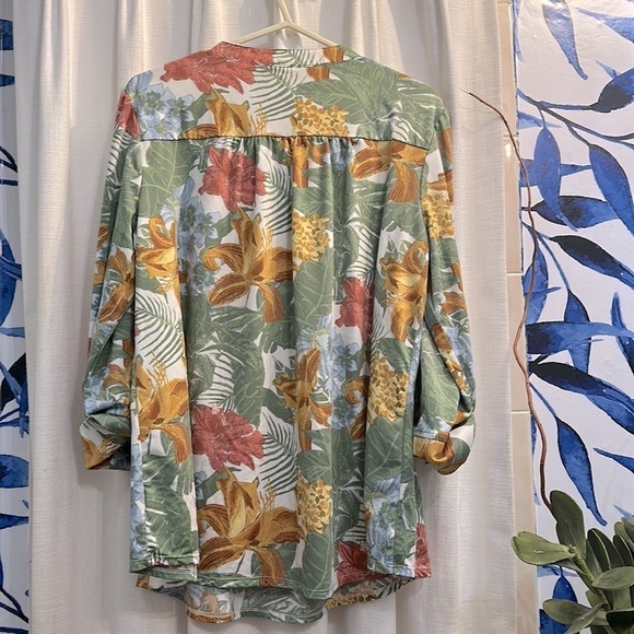 Women’s New Directions Curvy Sage Multi Color Top Size 2X - Picture 8 of 9